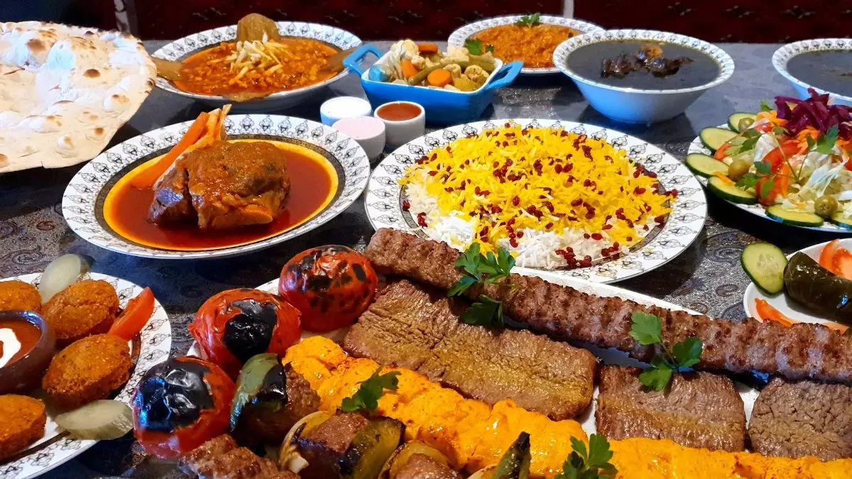 ویژگیهای کافه رستوران باختر در سعادت آباد تهران